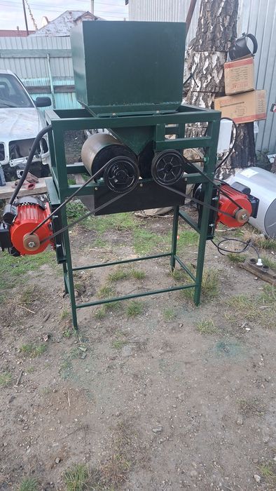 Плющилка зерна 350кг/ч 4.4Квт. 450кг/ч 6Квт.