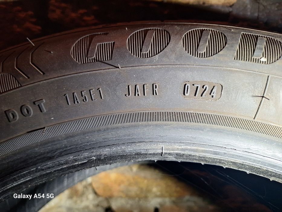 Продавам 4 бр. Гуми Goodyear, 205/55/17, летни