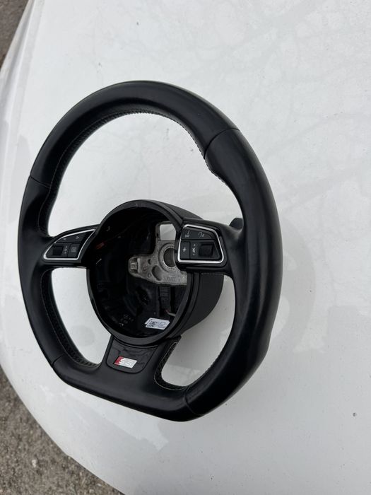 Оригинален мулти  волан със пера на Ауди S3