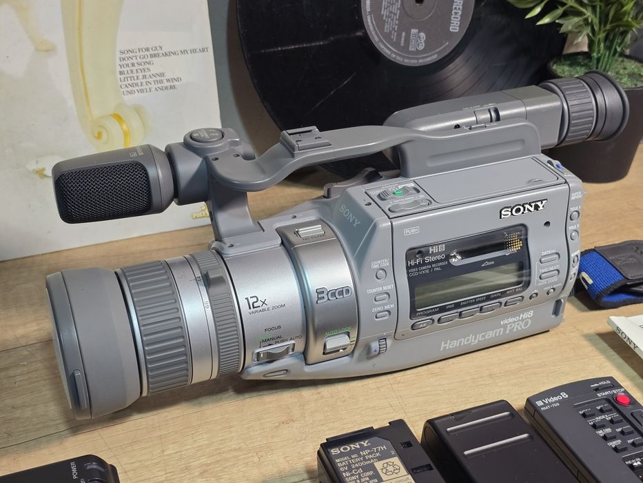 Camera video SONY CCD-VX1E, hi8 hifi stereo , handycam PRO