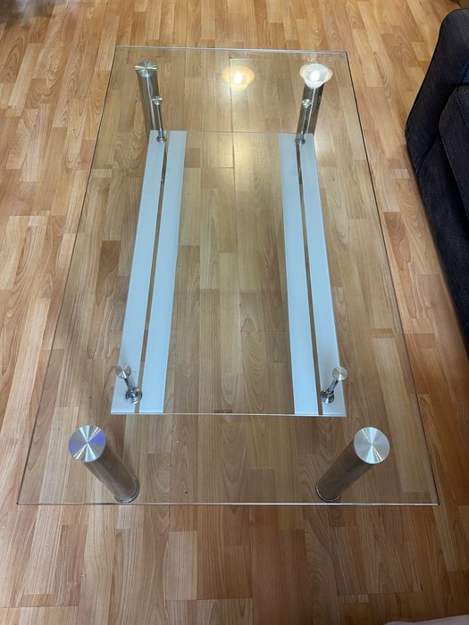 Стъклена холна маса