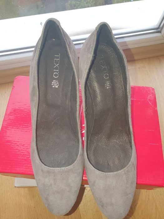 Pantofi piele marimea 39, 2 perechi 75 lei