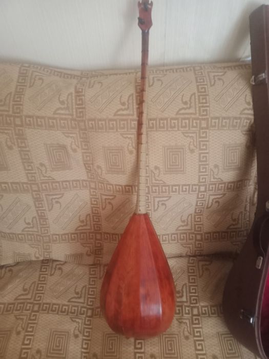 Продам Качественную домбру в чехле