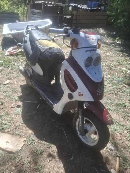 Vând scuter kimco 50 cc de piese