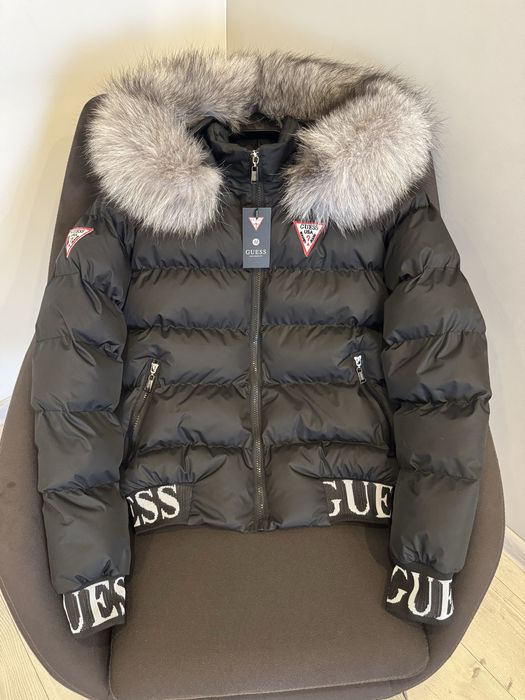 Дамски якета с естествен пух на качулката.