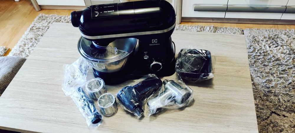 Robot de bucatarie cu tocator Electrolux