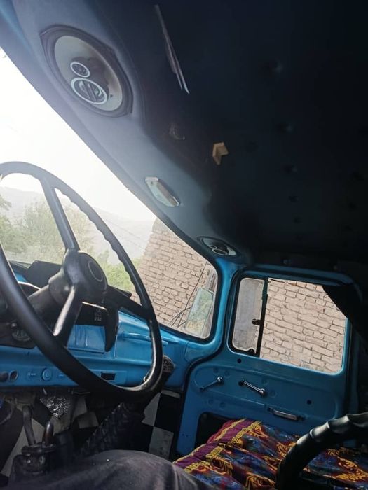 Zil 130 ishlab turibdi mator Ural karopka yaxwi iwi yo'q zadni most Ra