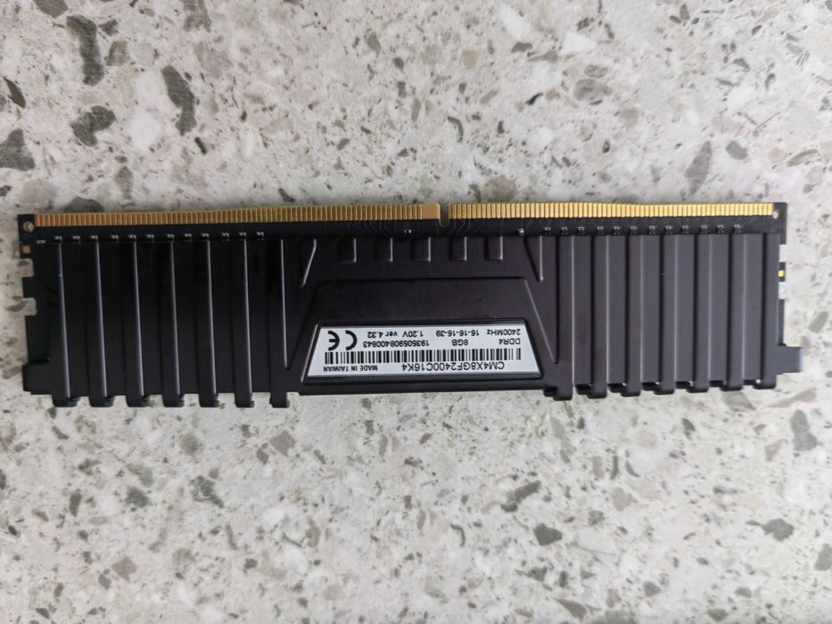24gb ram DDR 4 corsair vengeance lpx