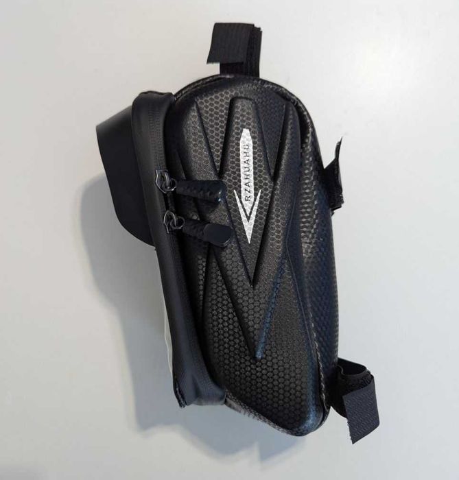 Чанта за велосипед

Чисто нова! Водоустойчива чанта 20*10*10 (см).