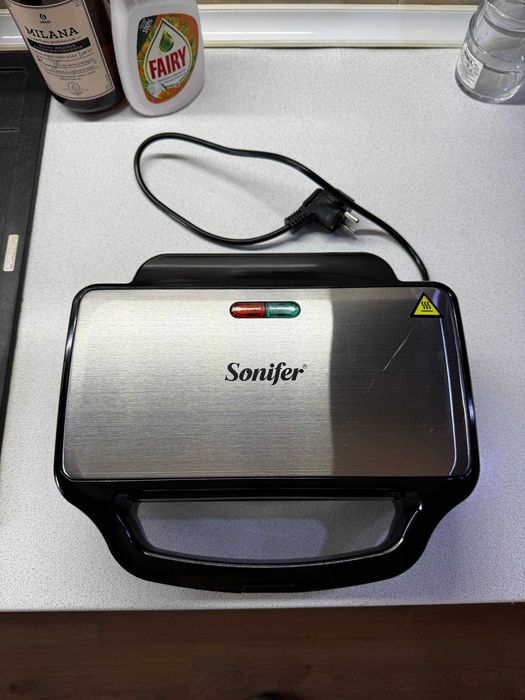 Продаю вафельницу новую Sonifer