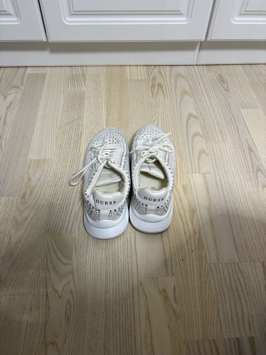 Adidasi guess de dama