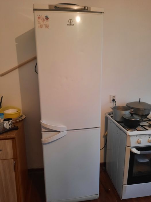 Холодилник  продется