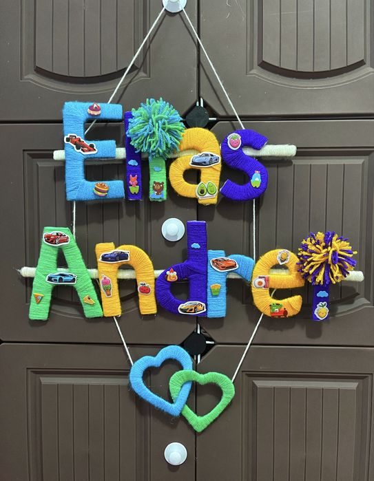 Nume personalizate colorate pentru camera copiilor