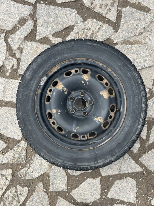 Продам комплект шин с дисками R15