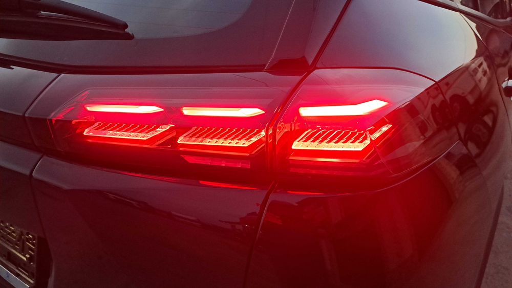 Peugeot 2008 electric, an 2024, baterie 50kW, 136CP, 2800km, garantie