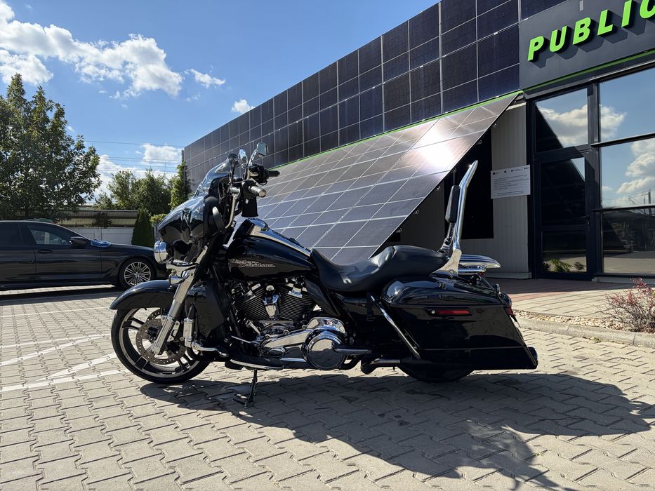 Harley Davidson Street Glide Special M8 107