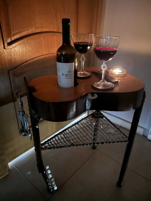 Уникална масичка от китара – За специални моменти и стилни интериори!