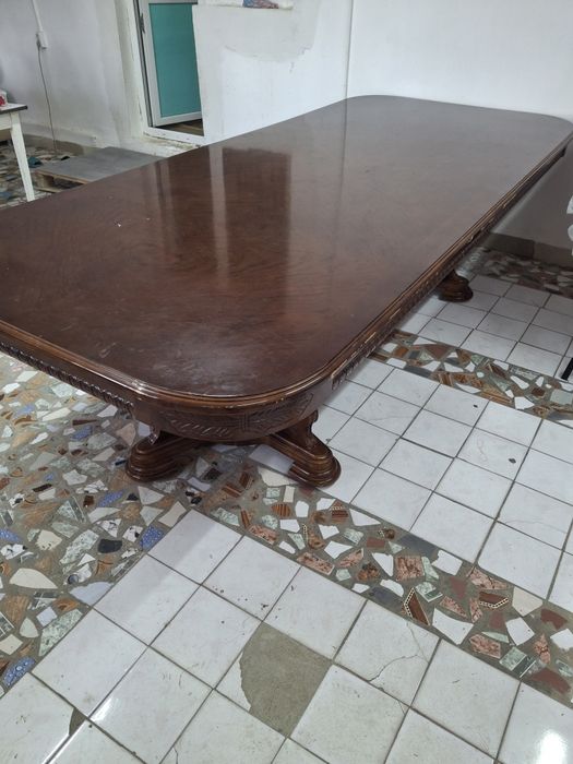 Стол для гостей.  Дубовый