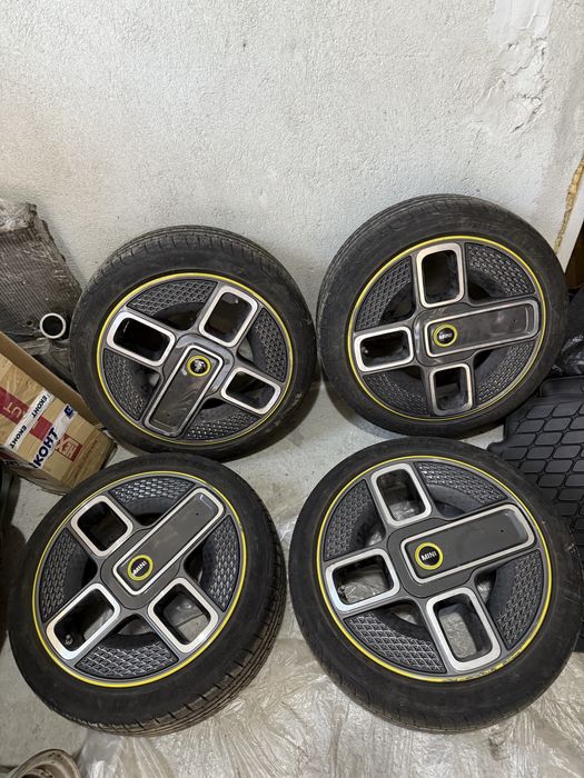 Mini SE Corona джанти с гуми 17”
