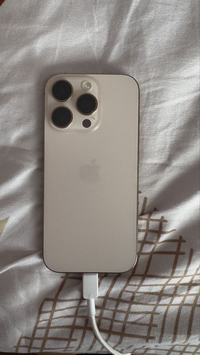 Iphone 16 pro pentru piese sau reparat