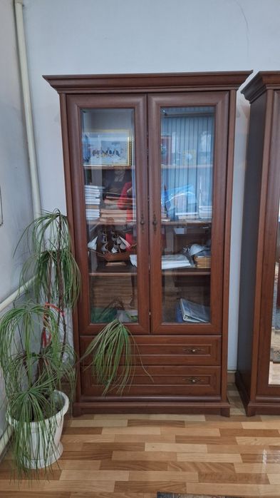 Шкаф витрина 2х дверный