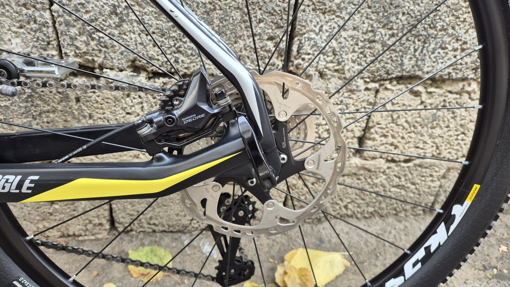 Продам велосипед на карбоновой раме, в идеальном состоянии, торг умест