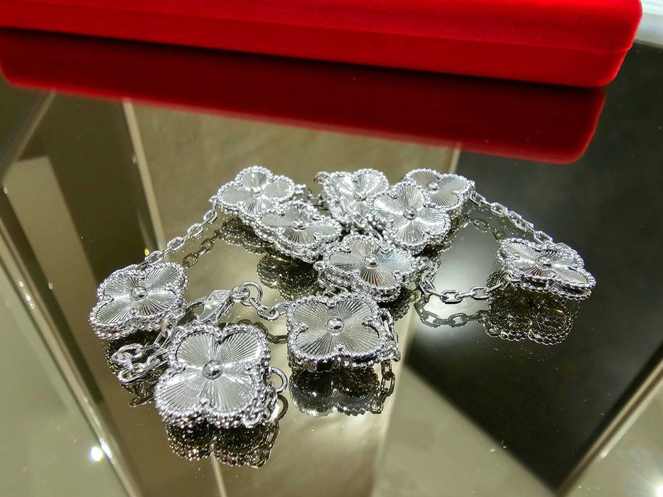 Van Cleef & Arpels VCA Silver Vintage Alhambra 10 Motifs Дамско Колие