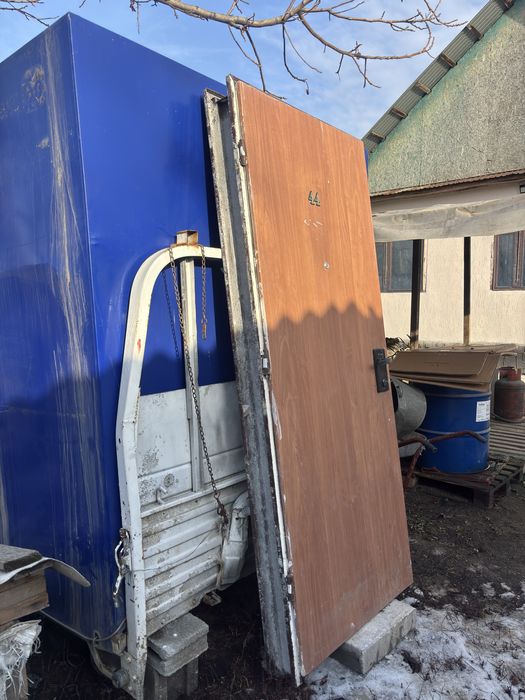 Дверь железный,современный,бу