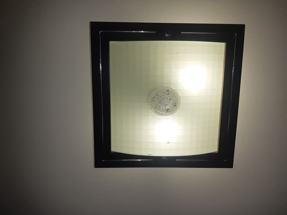 Продам  люстру в комнату