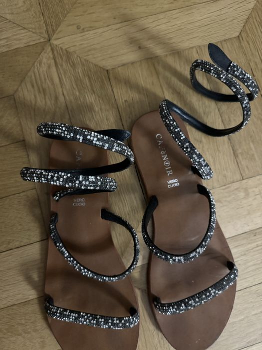 Дамски сандали с камъни