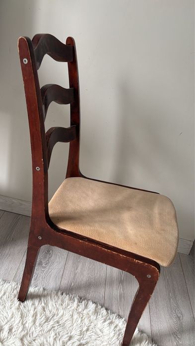 Продаю деревянные стульч