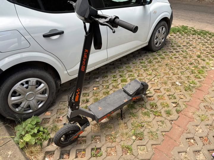 vând trotinete KuKirin G2