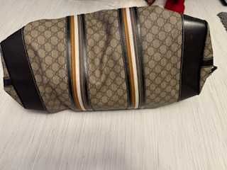 vand geanta de voiaj GUCCI de mana