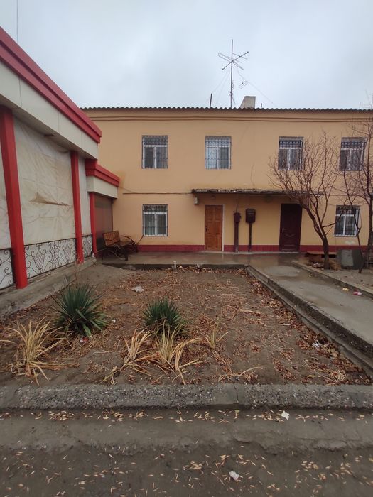 Двухэтажный коттедж в центре Ургенча.