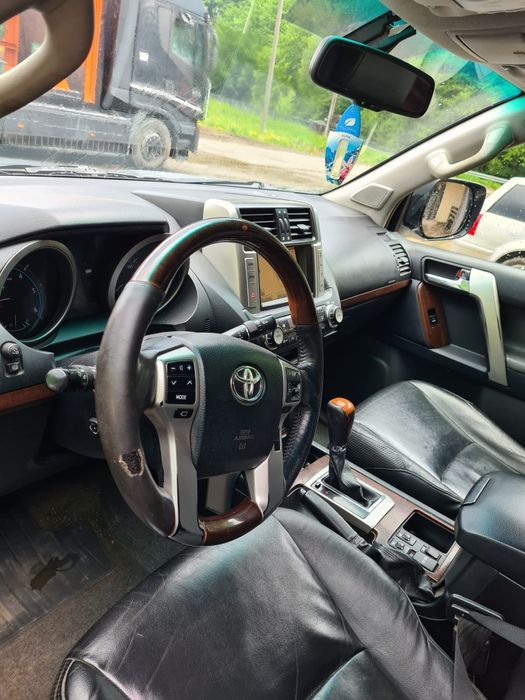 Vând Toyota LandCruiser J150 full option.