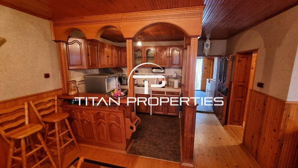 Дава се под наем Къща в Варна, Бриз - 160 кв.м за 1300 € - Снимка #1