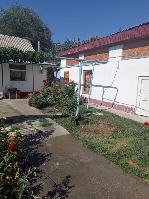 Продаеться отдельный дом