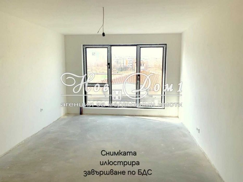 За любителите на просторни тераси ! Ослепително слънчев !