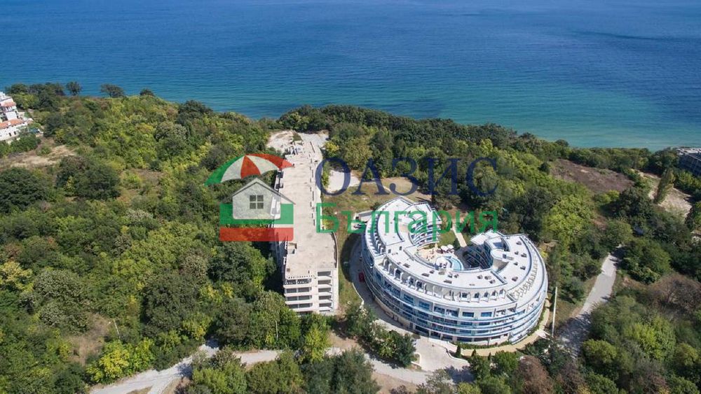 2-стаен апартамент на 3-ти етаж,комплекс Аквамарин на първа линия море,гр. Обзор,България-65 кв. м.