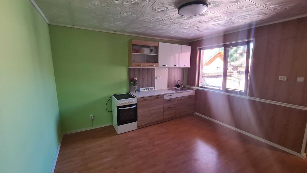 1741-Продават се две къщи с два гаража в един двор в кв. "Бели Лом"