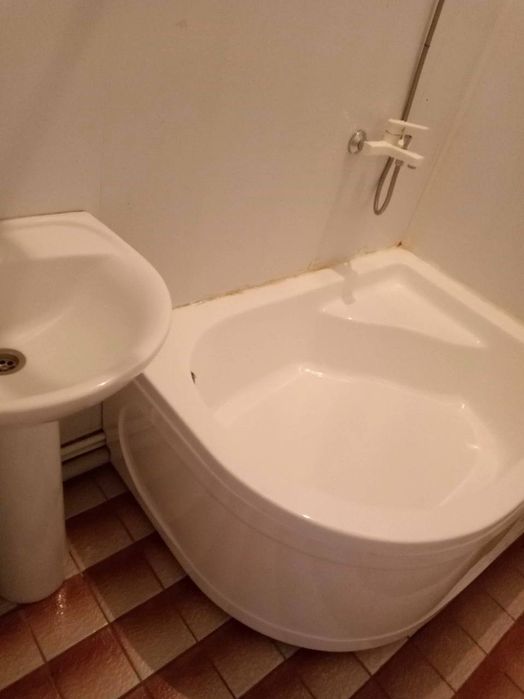 Продаётся 2х комнатная на Художников (ипотека) 
Художников 
2(3)/5/5