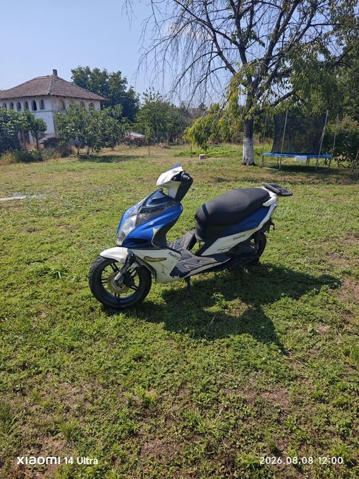 Скутер 50 кубика Tauris 2t
