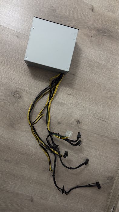 Vand placa de baza cu procesor xeon e3 1270 v6 fac si schimbs ssd