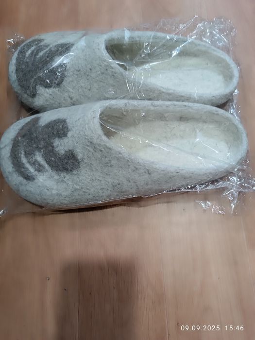 Войлочные тапочки в этно стил