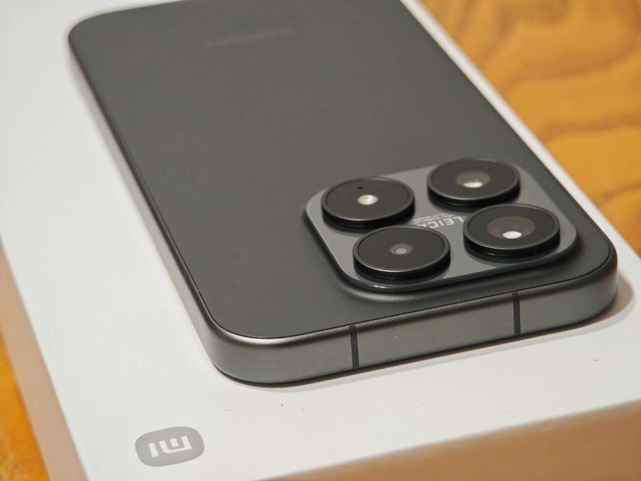 Нов Xiaomi 17 12/256 черен; 6.3" ; Leica 3x50mpx; 7000mAh