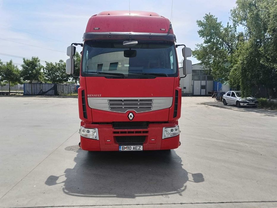 Autoutilitara Renault plus semiremorca Lamberet