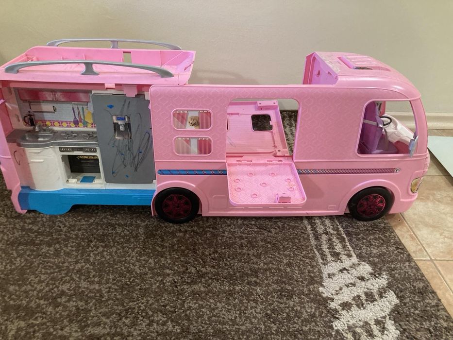 Кемпер/караваната на  Барби/Barbie+две кукли