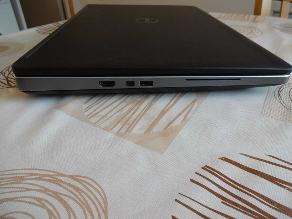 Лаптоп Dell Precision 7710 i7-6820HQ 2.70GHz/RAM32GB/QuadroM3000M 4GB