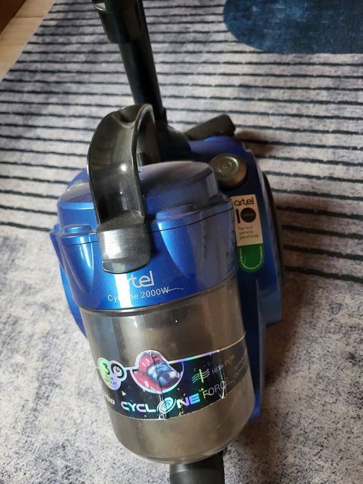 Продам пылесос Artel