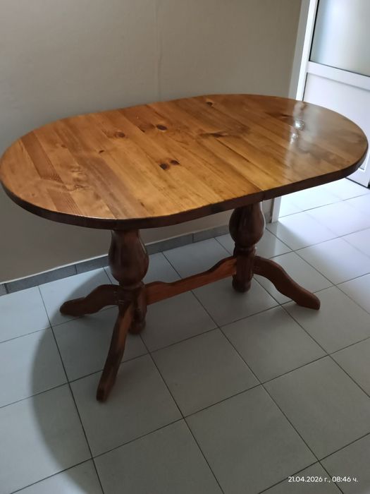 Трапезна маса от естествено дърво